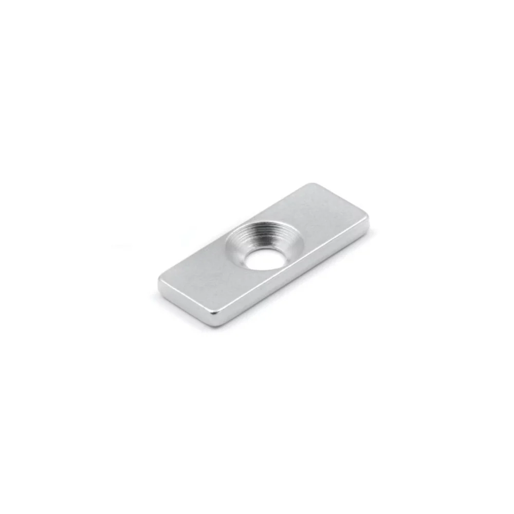 Innfelt metallplate 30x12x3 mm