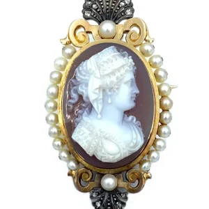 Camé-brosje fra 1800-tallet i gull, diamanter og perler