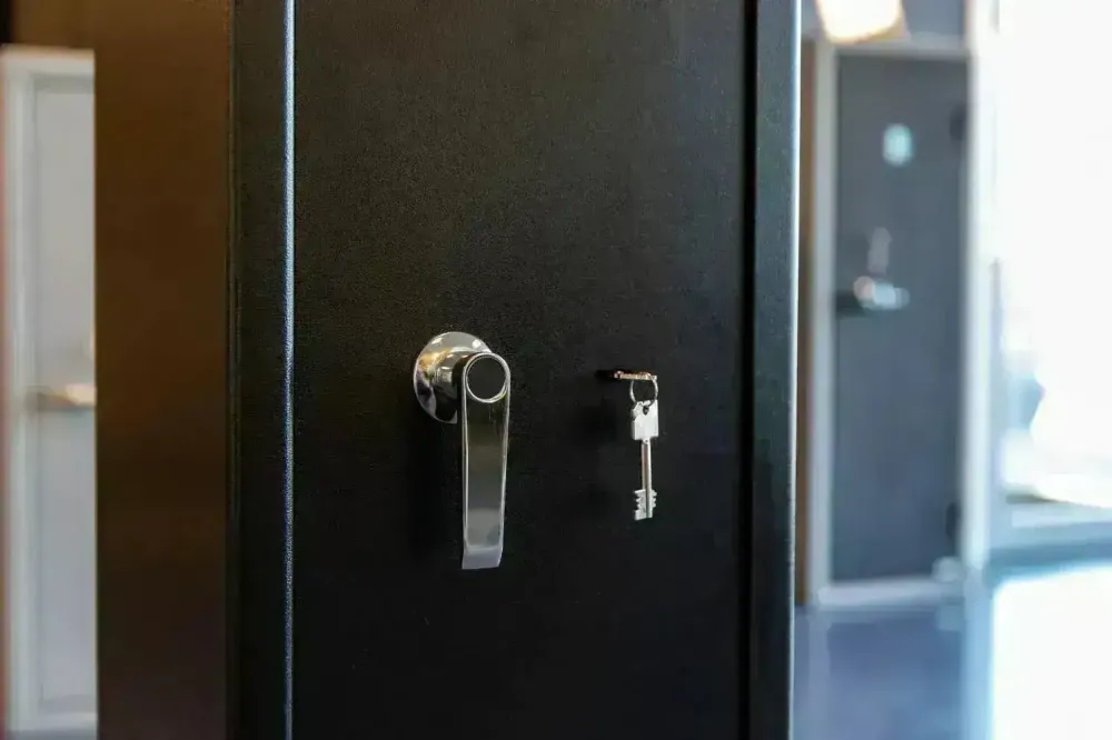 Raufoss Basic 6 våpenskap – sikker og romslig våpenoppbevaring