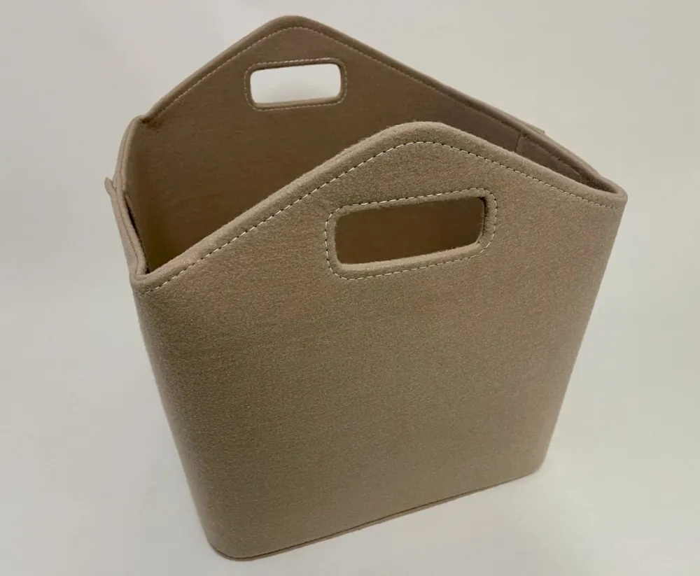 Høykvalitets vedkurv i beige filt