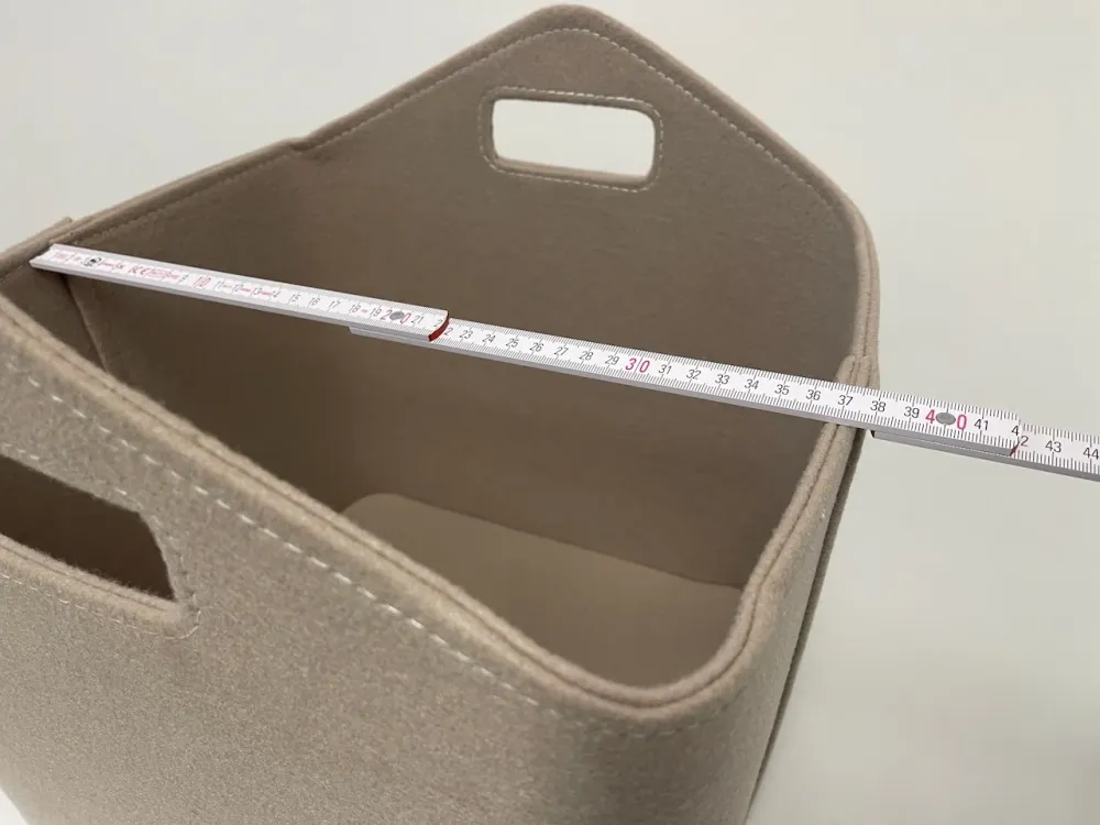 Høykvalitets vedkurv i beige filt