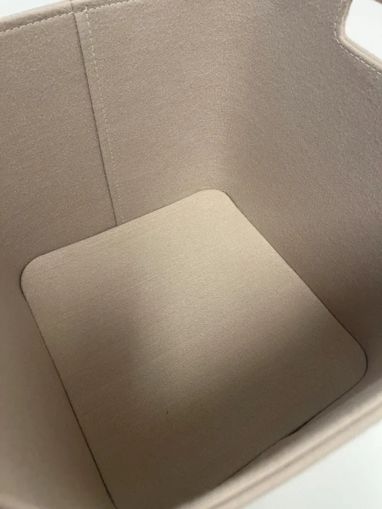 Høykvalitets vedkurv i beige filt